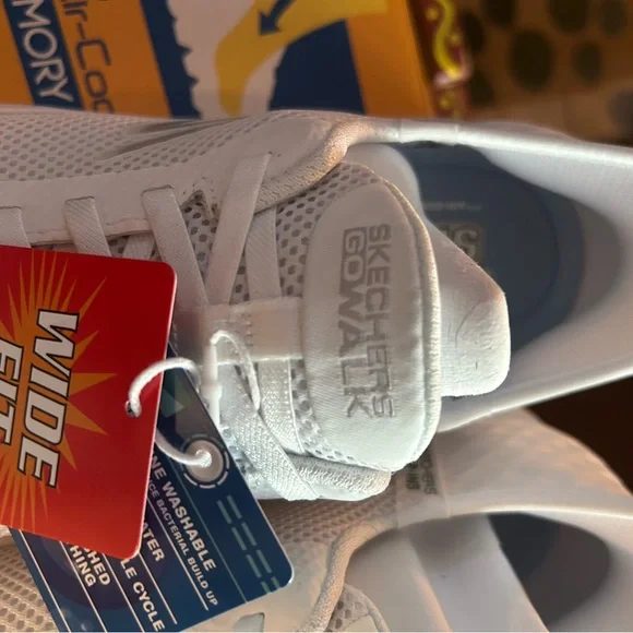 Skechers White Slip-On Athletic Sneakers Womens 10 Wide - Picture 8 of 8